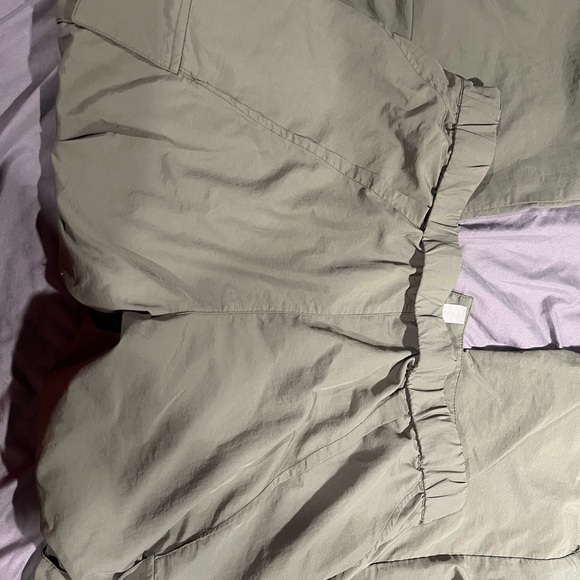 Halara XL cargo flare leg pants - Picture 4 of 6